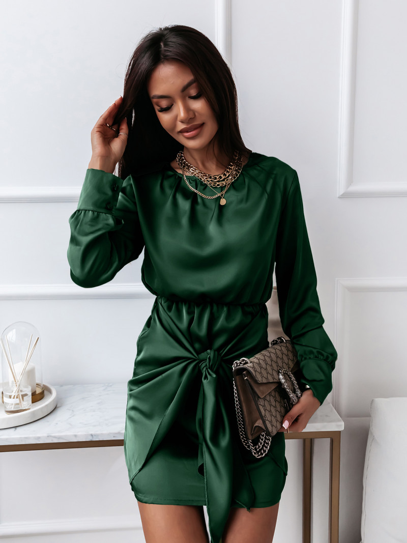 Sukienka z ozdobnym wiązaniem...