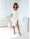Dopasowana sukienka z paskiem - TAMARA - biała