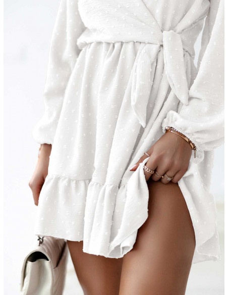 Rozkloszowana sukienka z wiązaniem - DERILLA - biała