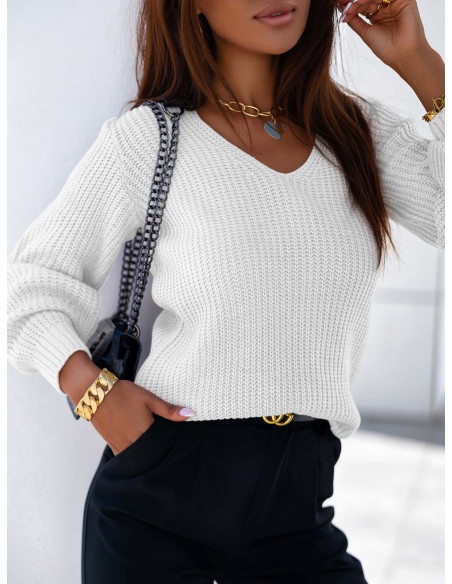 Klasyczny sweter z dekoltem - HELEN - biały