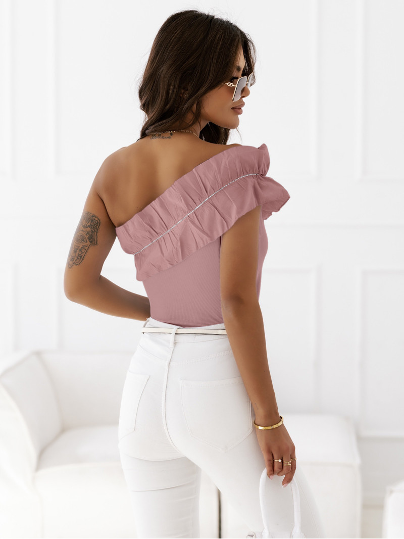 Bluzka na jedno ramię z falbaną...