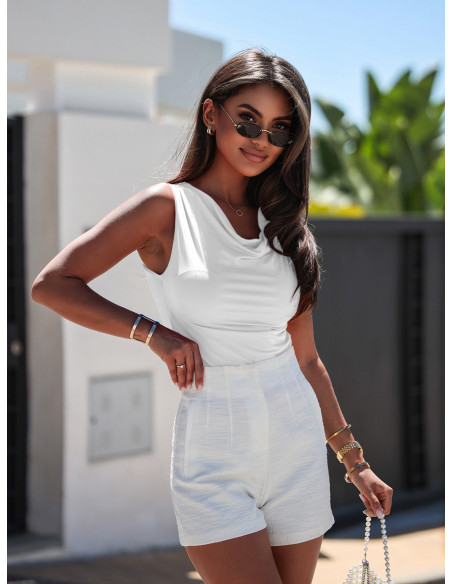 Dopasowana bluzka z dekoltem woda SIMILA - biała