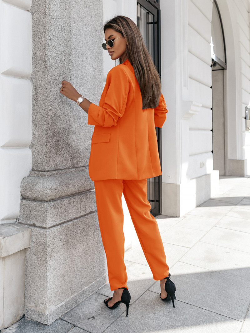 Modny garnitur marynarka i spodnie...