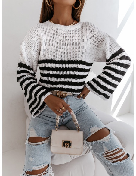Oversizowy sweter damski w paski ZABALI - biały