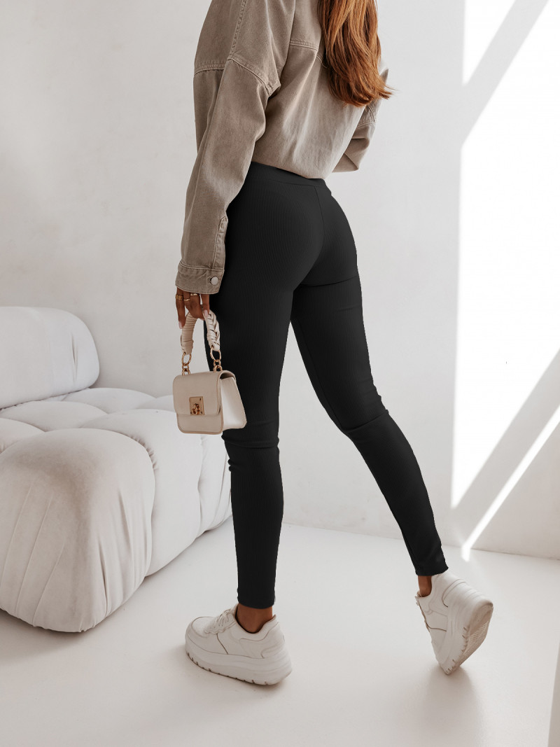 Prążkowane legginsy z ozdobną wstawką...