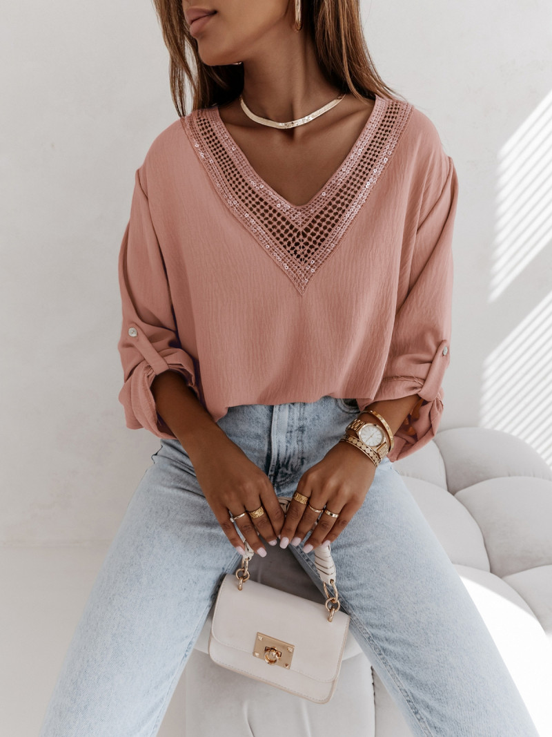 Koszulowa bluzka z ozdobnym dekoltem LEAH - brudny róż