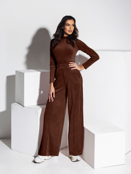 Welurowy dres z szerokimi spodniami z kantem + bluza CHIARA - czekoladowy 2