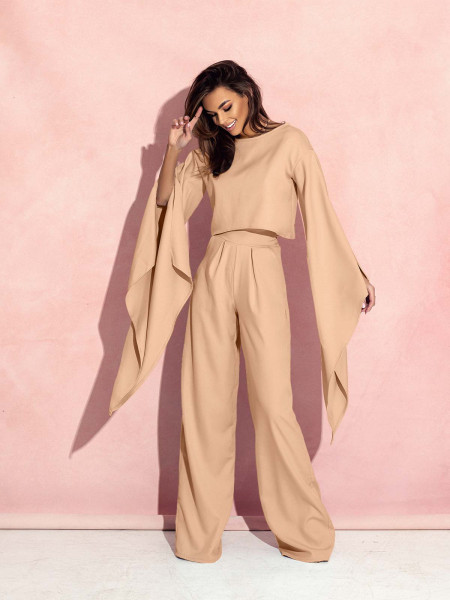 Modny komplet z asymetrycznym rękawem KORA - beżowy