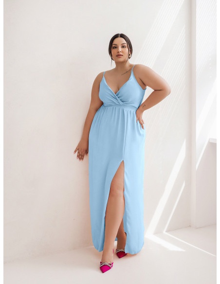 Maxi sukienka z rozcięciem PLUS SIZE - LEIA - błękitna