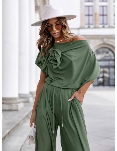 Bluzka oversize z ozdobnymi różami ARROSA - khaki