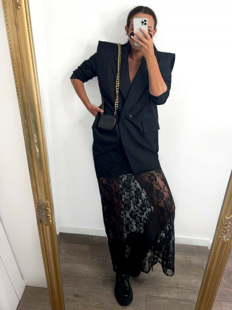 Elegancka koronkowa spódnica maxi...