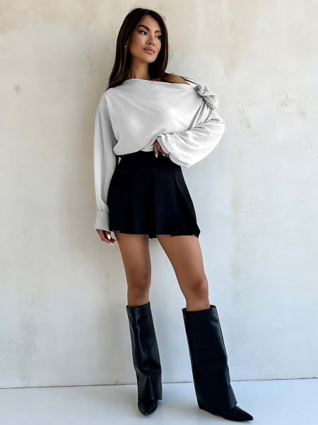 Elegancka bluzka z ozdobnym kwiatem LOUISA - biała 2