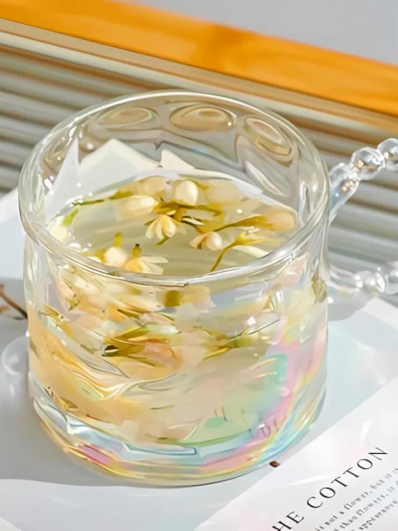 Szklanka opalizująca z ozdobnym uchem - wzór 1 2