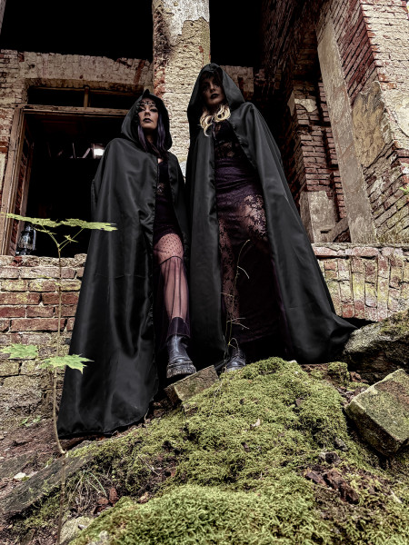 Długa peleryna z kapturem ELHABA - czarna