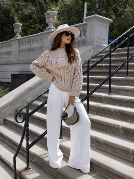 Sweter półgolf z pomponami i frędzlami ELDA - beżowy 2