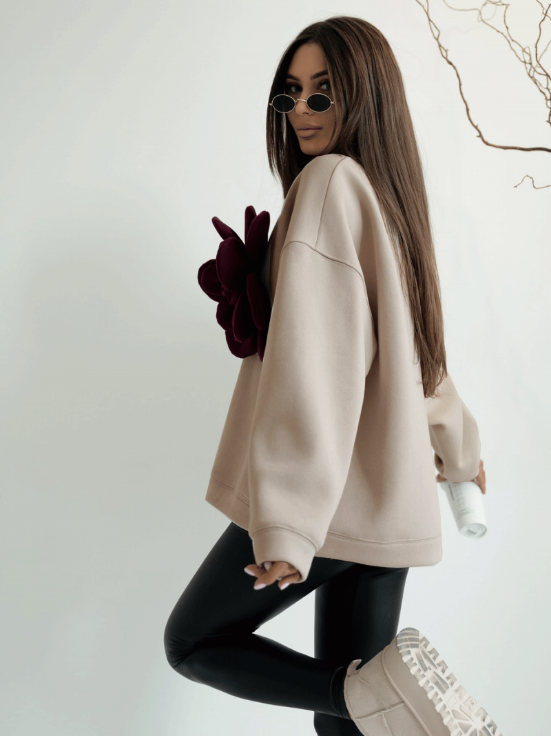 Oversizowa bluza z ozdobnym kwiatem...