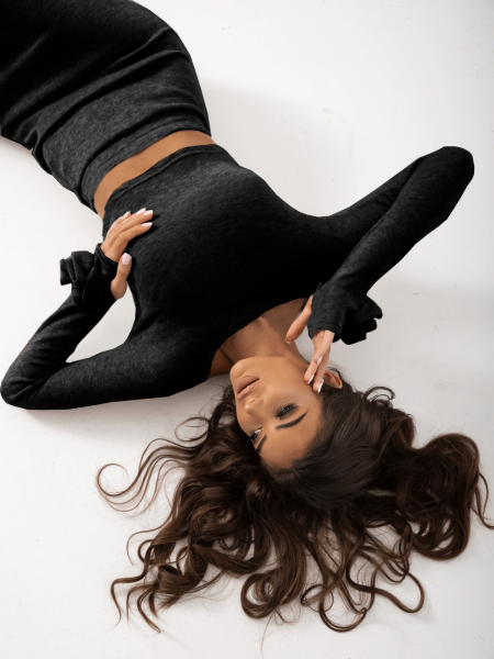 Stylowy komplet dzianinowy ze spódnicą ZAFIRE - czarny 2