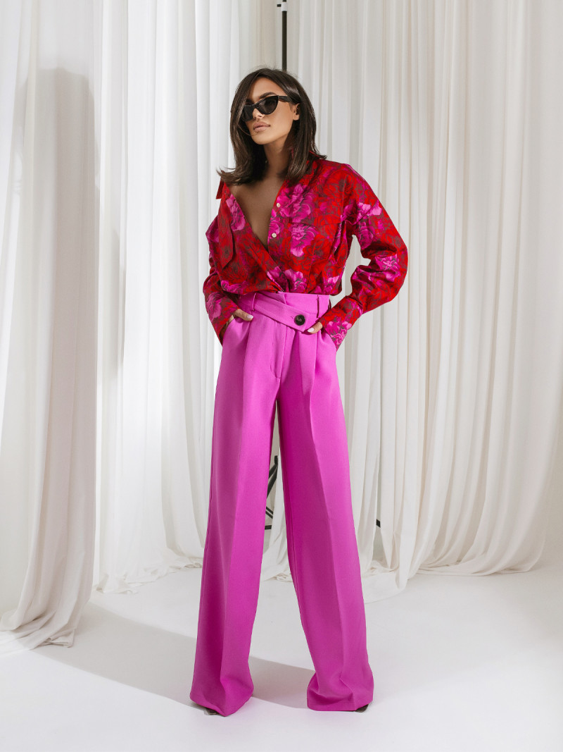 Eleganckie szerokie spodnie z kantem SOLO - różowe