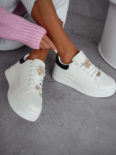 Buty sneakersy na platformie ze zdobieniami - białe