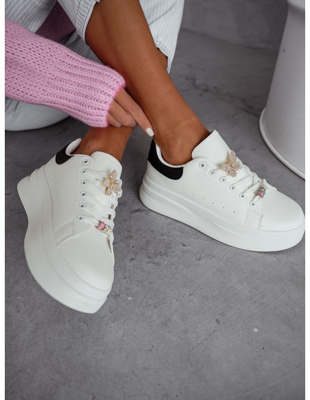 Buty sneakersy na platformie ze zdobieniami - białe