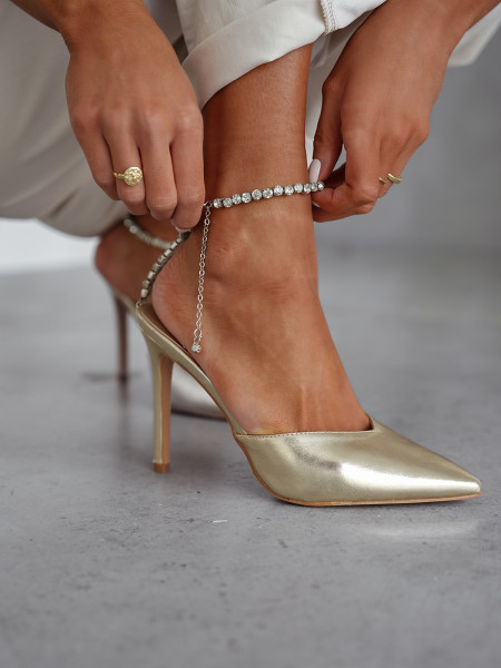 Wysokie szpilki z ozdobnym łańcuszkiem - złote