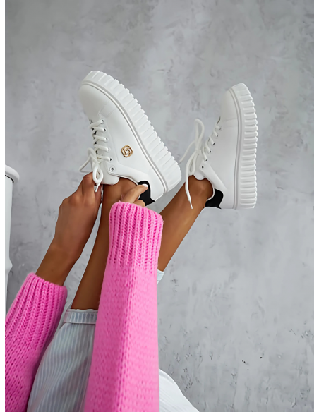 Buty sneakersy na platformie ze zdobieniem - białe