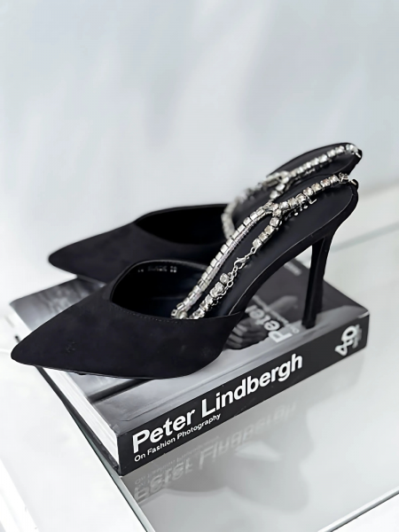 Wysokie szpilki z ozdobnym łańcuszkiem - czarne