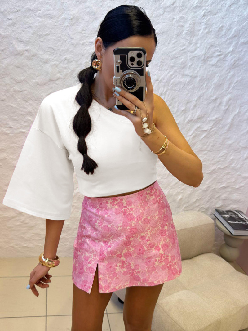 Bluzka z wiskozy na jedno ramię ODILA - biała