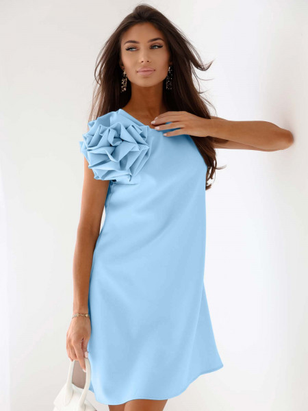 Trapezowa sukienka z ozdobną różą SALMA - błękitna 2