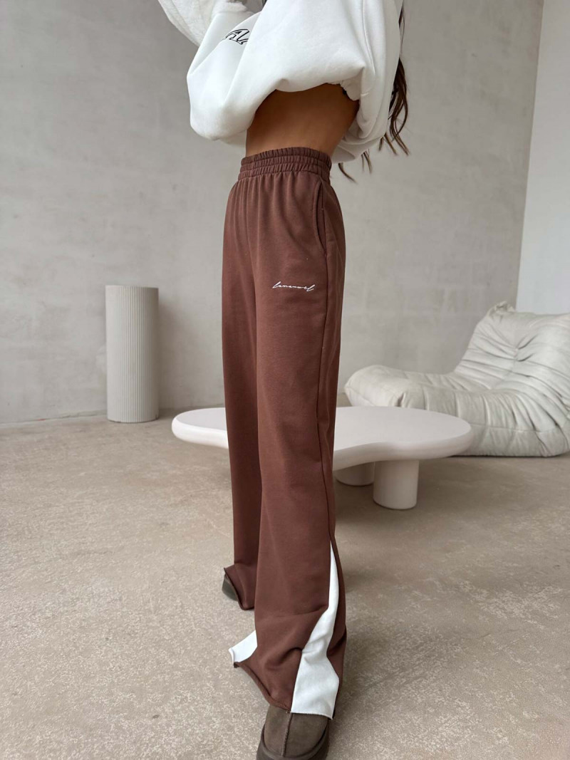 Spodnie dresowe z ozdobnymi wstawkami YUSENA - czekoladowe