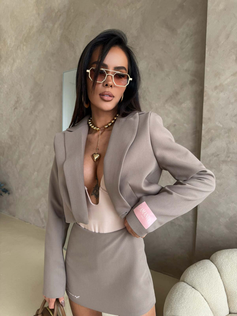 Elegancka krótka marynarka ARVELLA -...