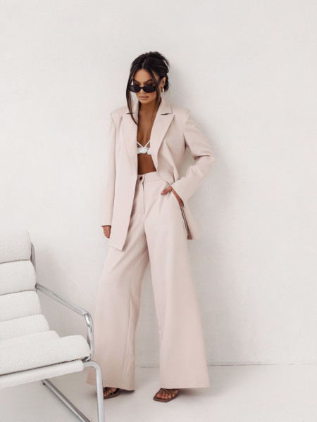 Stylowy garnitur z wiązaną marynarką MARCJA - beżowy