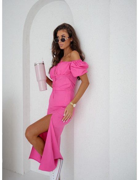 Dopasowana sukienka midi z rozporkiem TRINA - fuksjowa