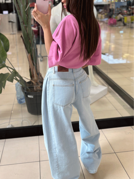 Spodnie mom fit z zakładkami YSENDRA - jasny jeans