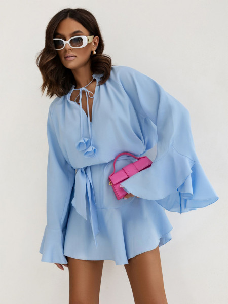 Trapezowa sukienka z falbanami NELLIE - błękitna