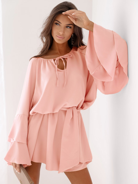 Sukienka oversize z falbanami na rękawach ZUMA - pudrowy róż