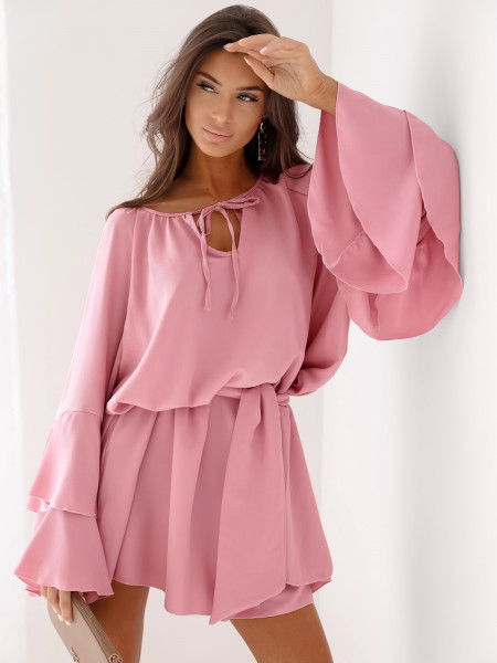 Sukienka oversize z falbanami na rękawach ZUMA - brudny róż