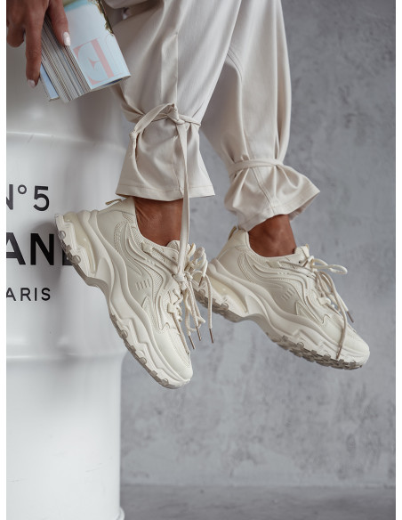 Buty sneakersy na tłoczonej podeszwie - beżowe