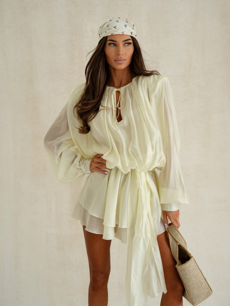 Krótki stylowy kombinezon z tencelu NEFRA - bananowy 2