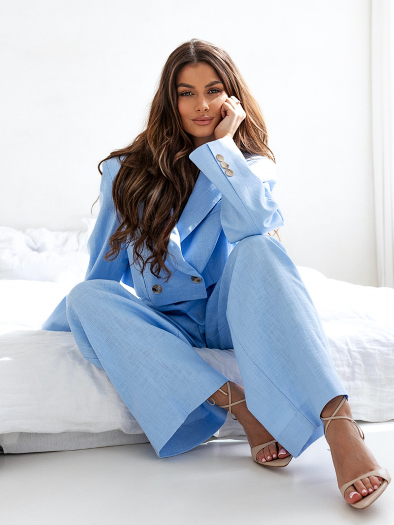 Lniany garnitur z szerokimi spodniami...