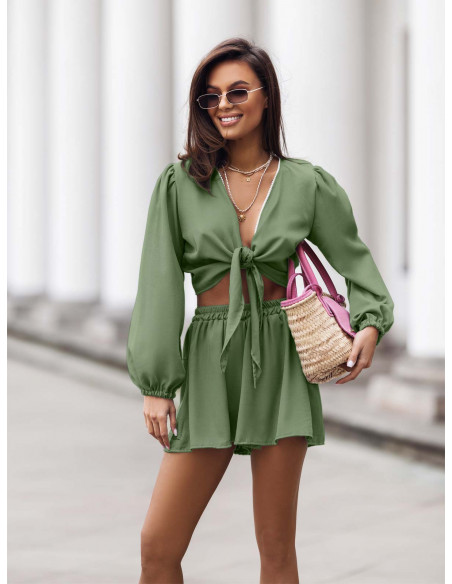 Modny komplet bluzka wiązana i spodenki AUREA - szałwiowy