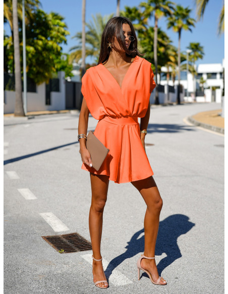 Krótki kombinezon z przekładanym dekoltem OLLI - orange