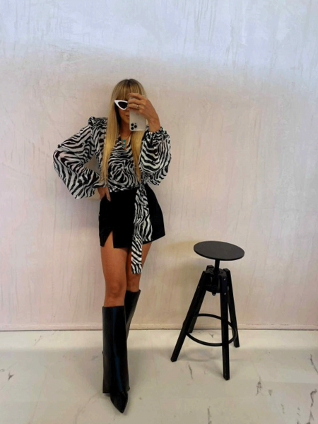 Elegancka przekładana bluzka ALMYRA - zebra 2