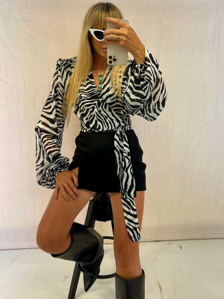Elegancka przekładana bluzka ALMYRA - zebra