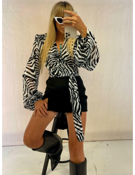 Elegancka przekładana bluzka ALMYRA - zebra