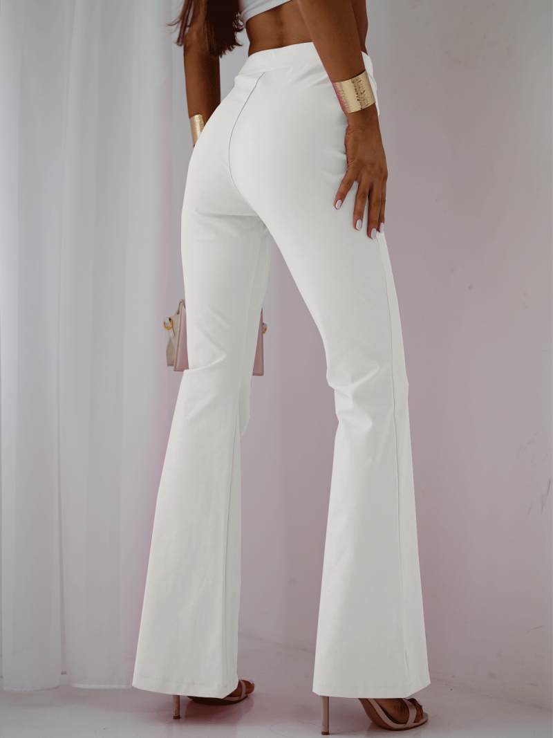 Dopasowane spodnie dzwony FERN - białe