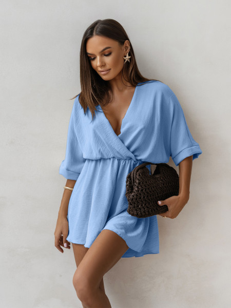 Krótki kombinezon z przekładanym dekoltem VILL - błękitny 2