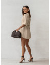 Krótki kombinezon z przekładanym dekoltem VILL - beżowy