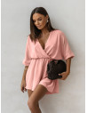 Krótki kombinezon z przekładanym dekoltem VILL - pudrowy róż