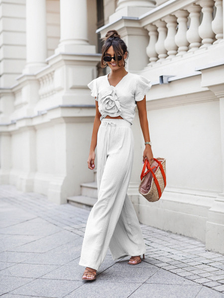 Muślinowy komplet z ozdobnym kwiatem THALIA - biały